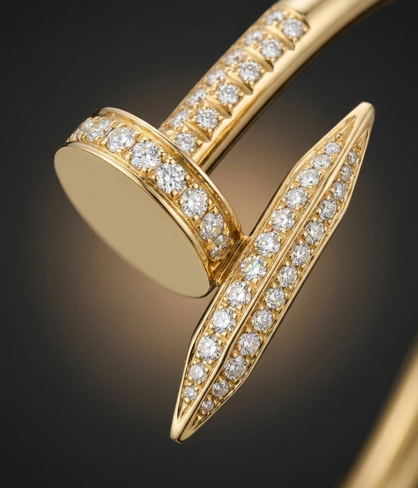 Cartier Juste un Clou käevõru, teemandid, 18k kollane kuld, detail lähivaates