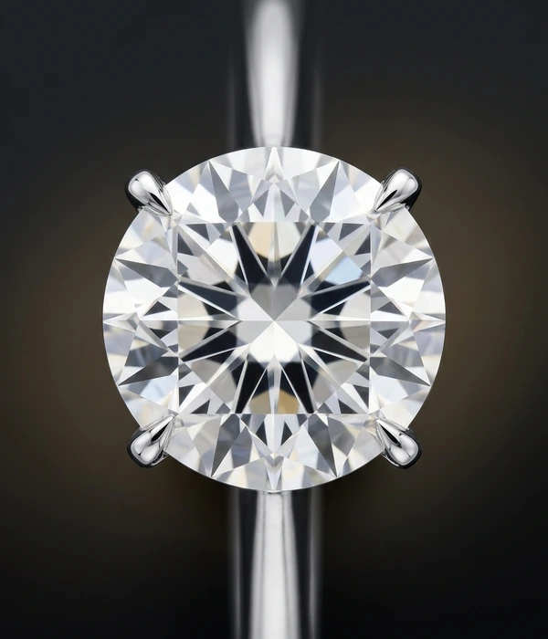 Graff round diamond solitaire 3.02 ct D IF, Platinum 950, detail close-up
